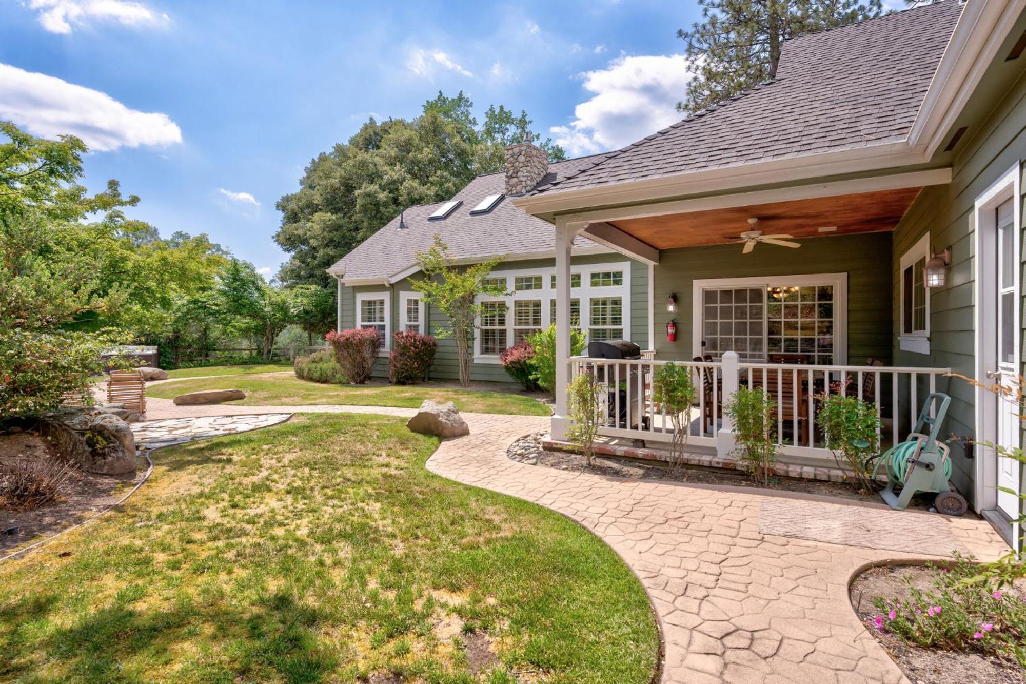 Emerald Escape 50 Acres W/Hot Tub, Game Room Oakhurst Exterior photo